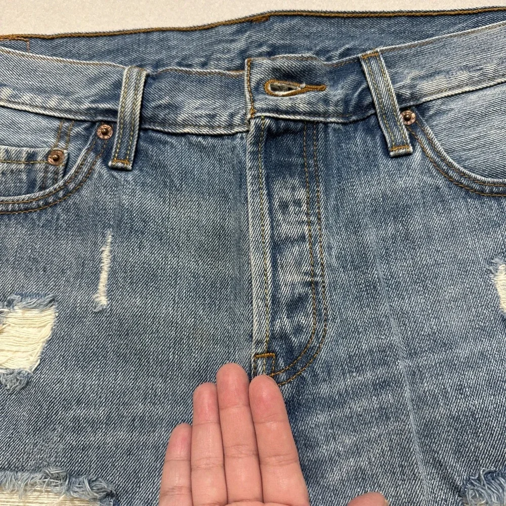 Levi's Vintage Women 501‎ Shorts Distressed Frayed Button Fly Blue Sz W32
